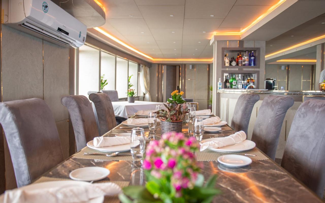 Ark Noble Dining 1