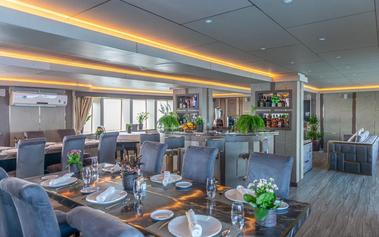 Ark Noble Dining 3