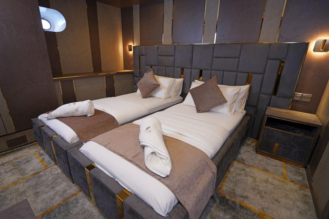 Ark Noble Room 1